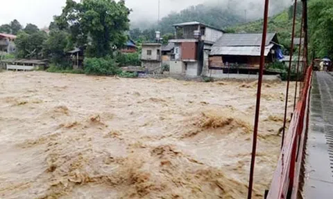 20 người chết, 16 người mất tích do mưa lũ